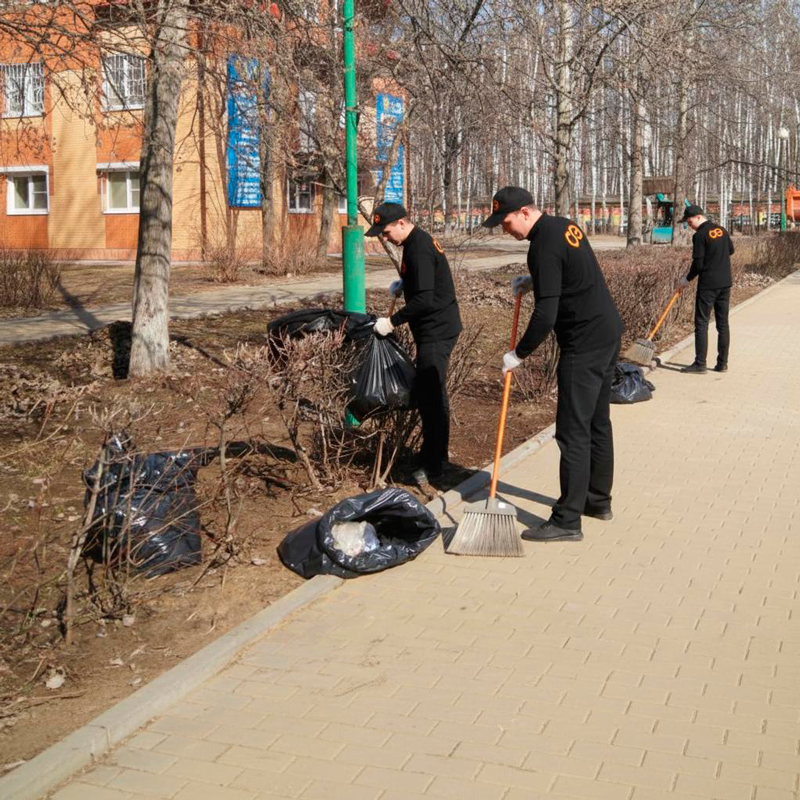 Уборка листьев в Калачинске